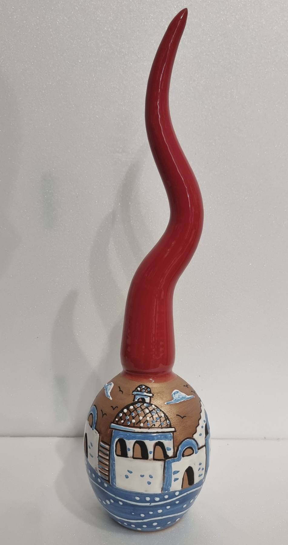 Amuleto Mediterraneo, corno rosso base bronzo decoro casette costiera - immagine 2