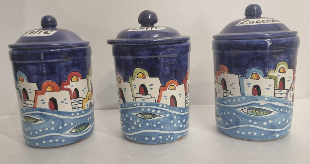 Barattoli in ceramica con coperchio decoro casette fondo blu